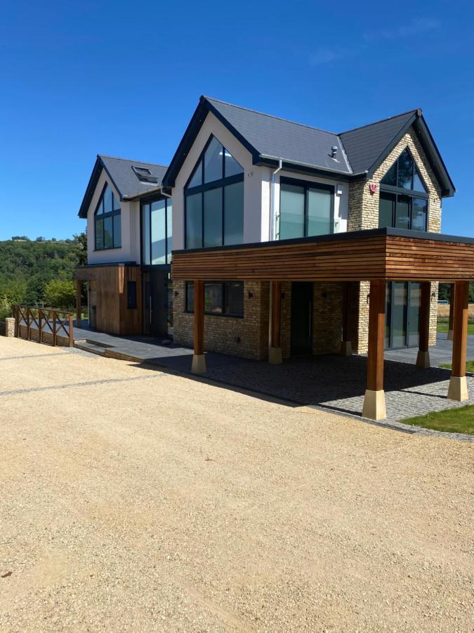 Stunning Modern Home Set In Beautiful Grounds. บาธ ภายนอก รูปภาพ